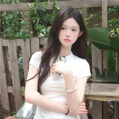 会画少年的天空